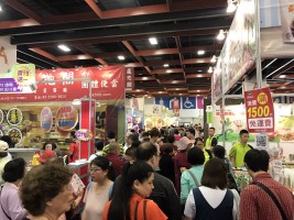 展場人潮湧現